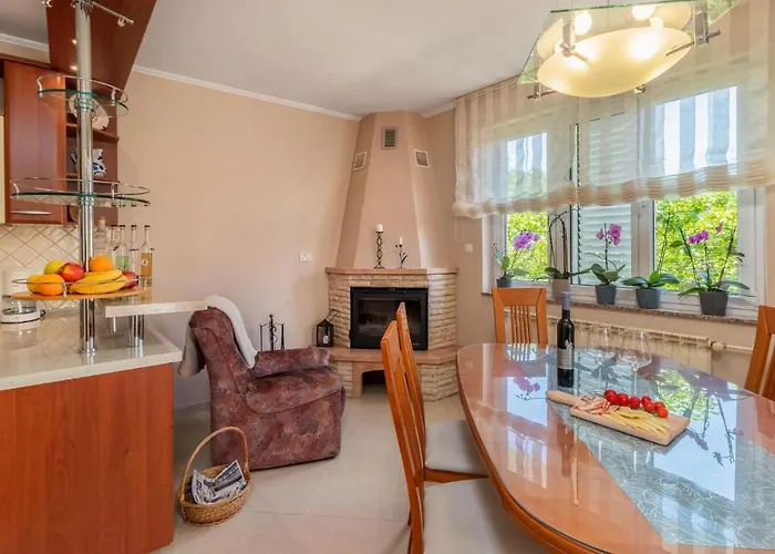 1 Bedroom Awesome In Apartamento *