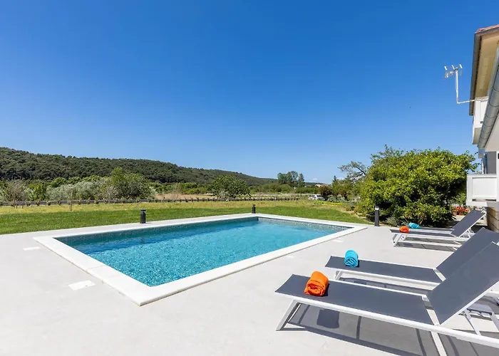 1 Bedroom Awesome In Apartamento *