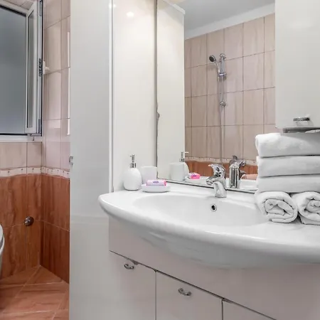 1 Bedroom Awesome In Apartamento