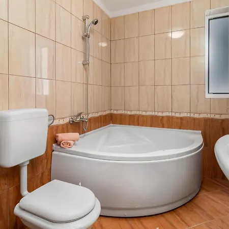 1 Bedroom Lovely In * Kampor