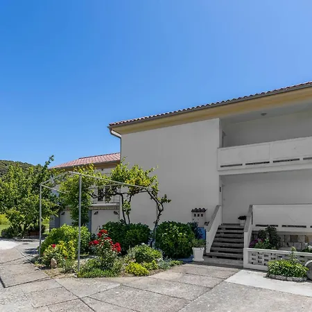 1 Bedroom Lovely In